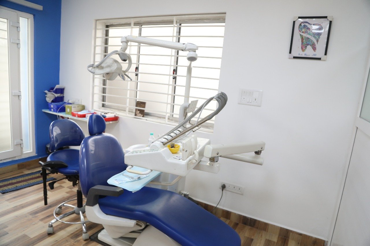 ASL Meenakshi Dental Care Clinic in Valasaravakkam, Chennai